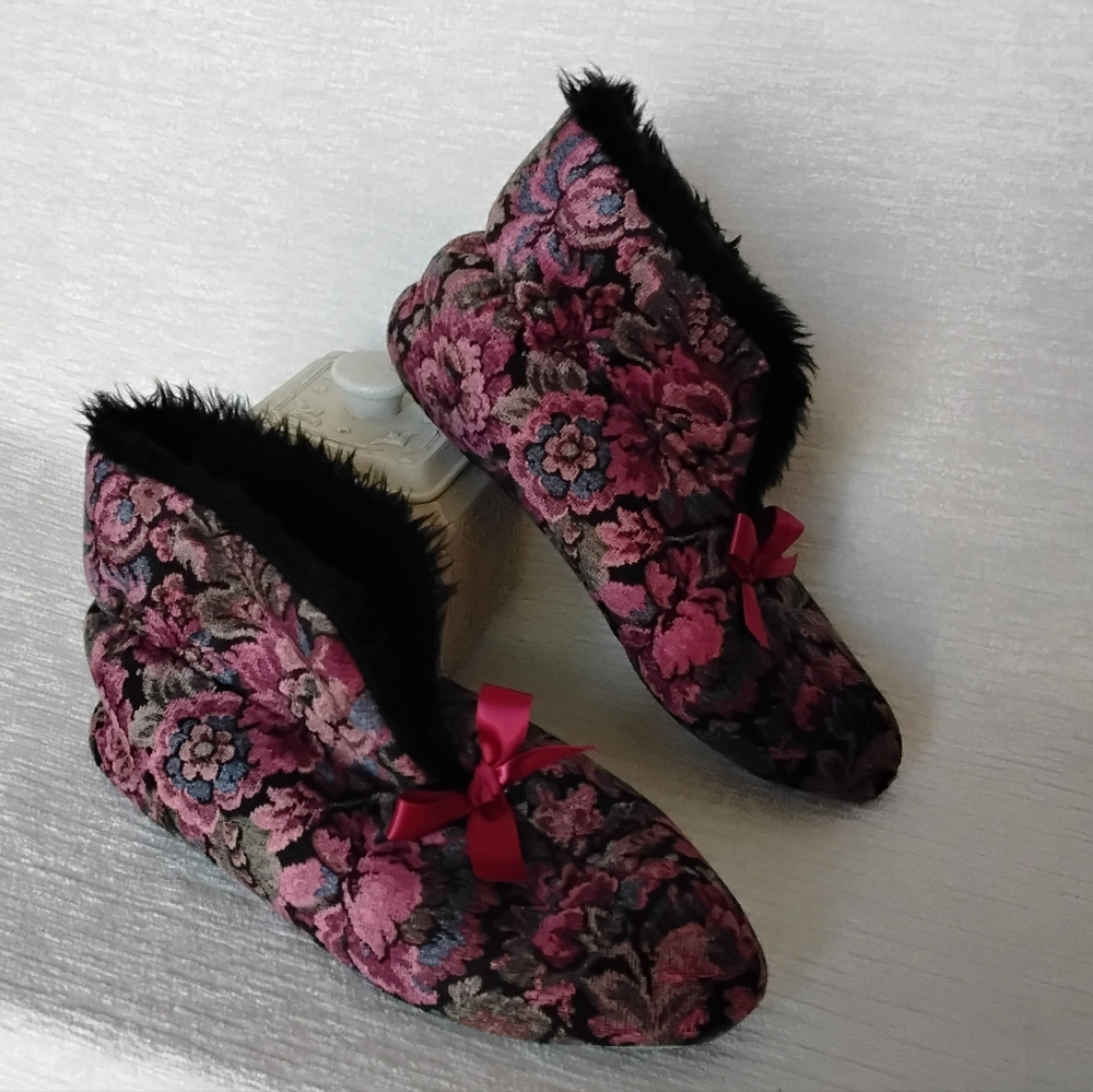 Women's 6.5 To  7.5 Ankle Booties Slippers  Vintage
